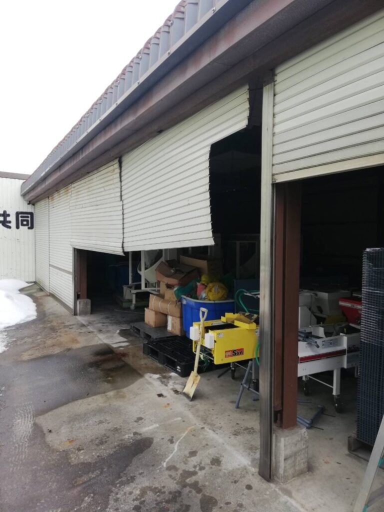 燕市の倉庫のシャッター修理